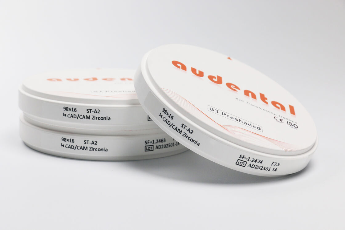 Bloque de zircónia pre-sombrado que ofrece una biocompatibilidad probada y cumple con los requisitos de los dispositivos médicos para la seguridad dental