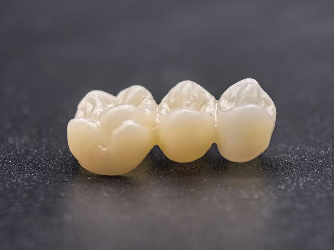 Bloque de Zirconia Dental con Diseño Graduado Avanzado y Estabilidad Química para un Rendimiento Óptimo en Fabricación Dental CAD CAM de Precisión