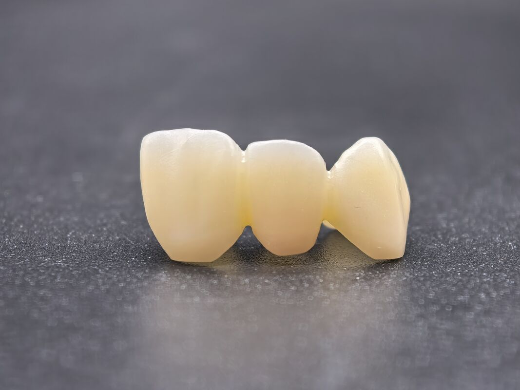 Bloque de Zirconia Dental con Diseño Graduado Avanzado y Estabilidad Química para un Rendimiento Óptimo en Fabricación Dental CAD CAM de Precisión