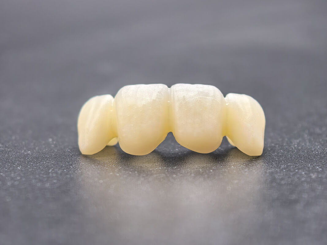 Bloque de Zirconia Dental con Diseño Graduado Avanzado y Estabilidad Química para un Rendimiento Óptimo en Fabricación Dental CAD CAM de Precisión